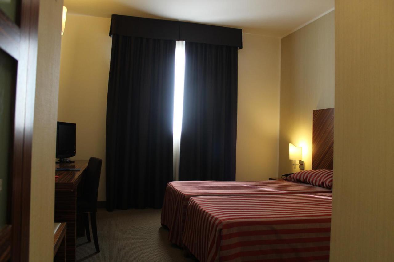 Mh Hotel Piacenza Fiera Zewnętrze zdjęcie