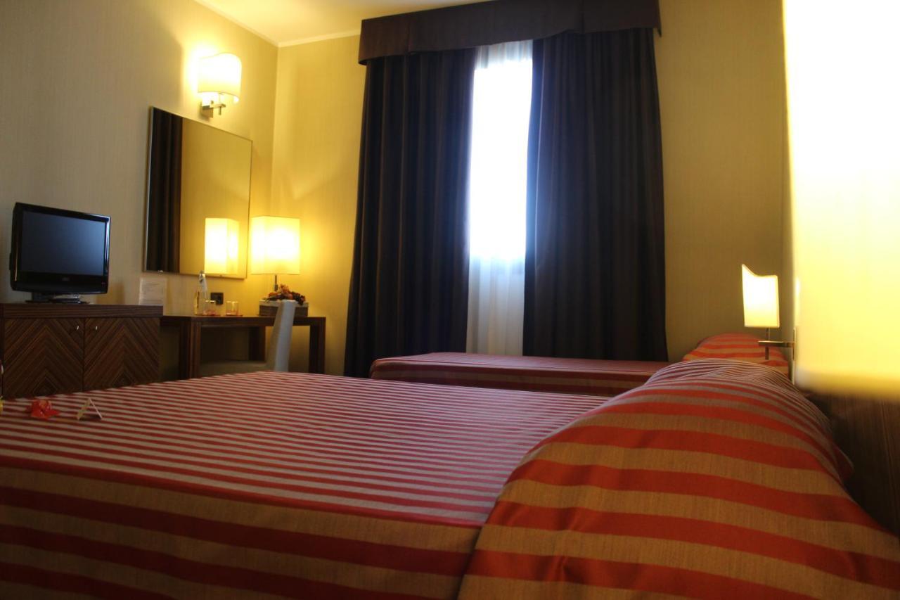 Mh Hotel Piacenza Fiera Zewnętrze zdjęcie