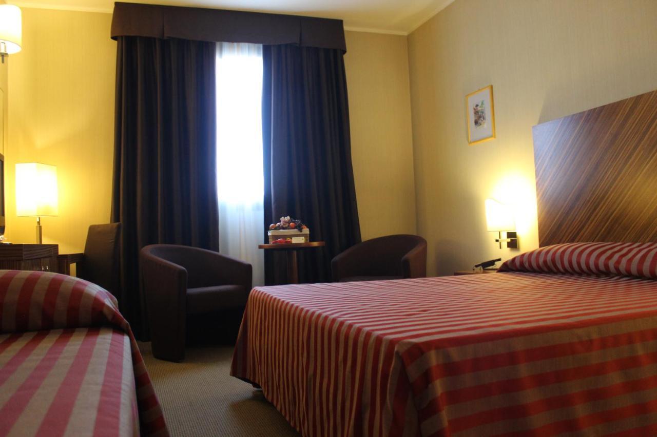 Mh Hotel Piacenza Fiera Zewnętrze zdjęcie