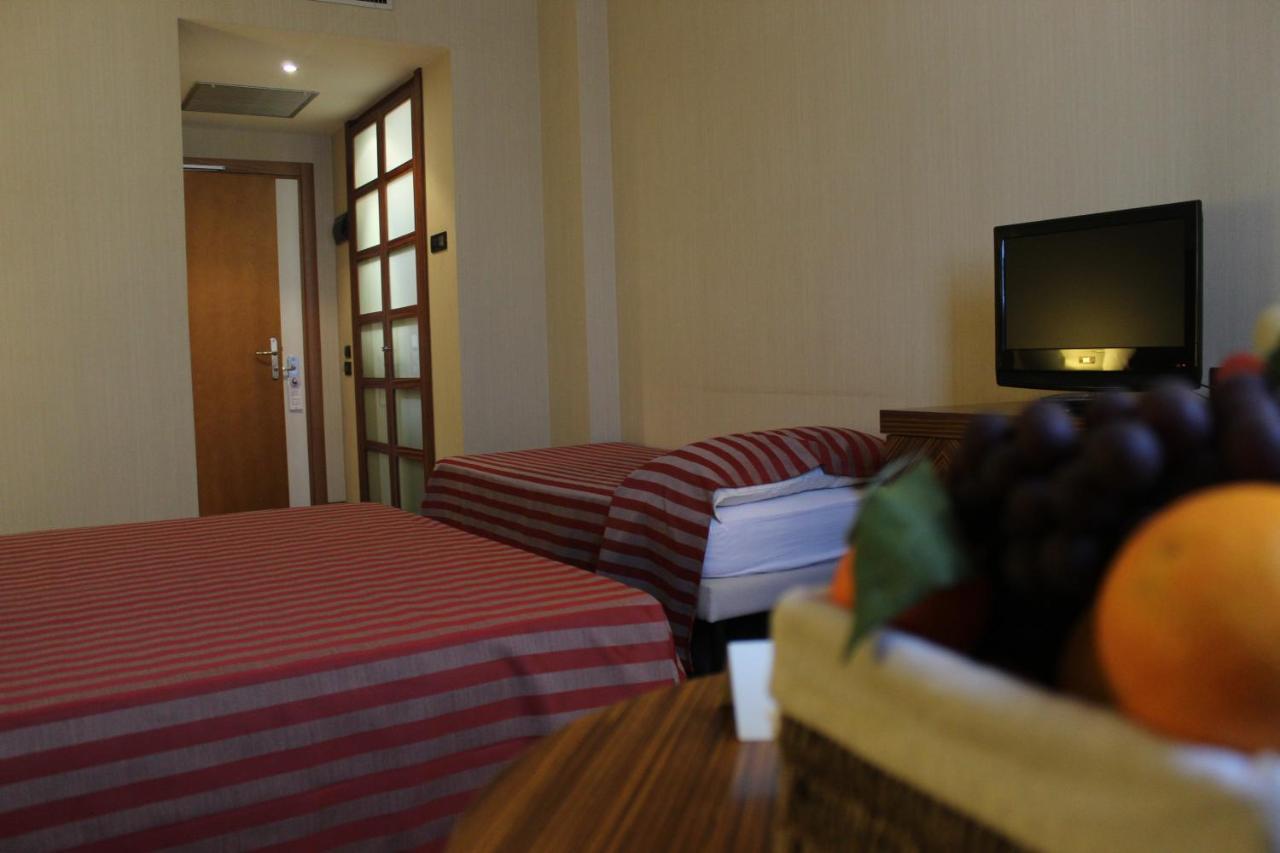 Mh Hotel Piacenza Fiera Zewnętrze zdjęcie
