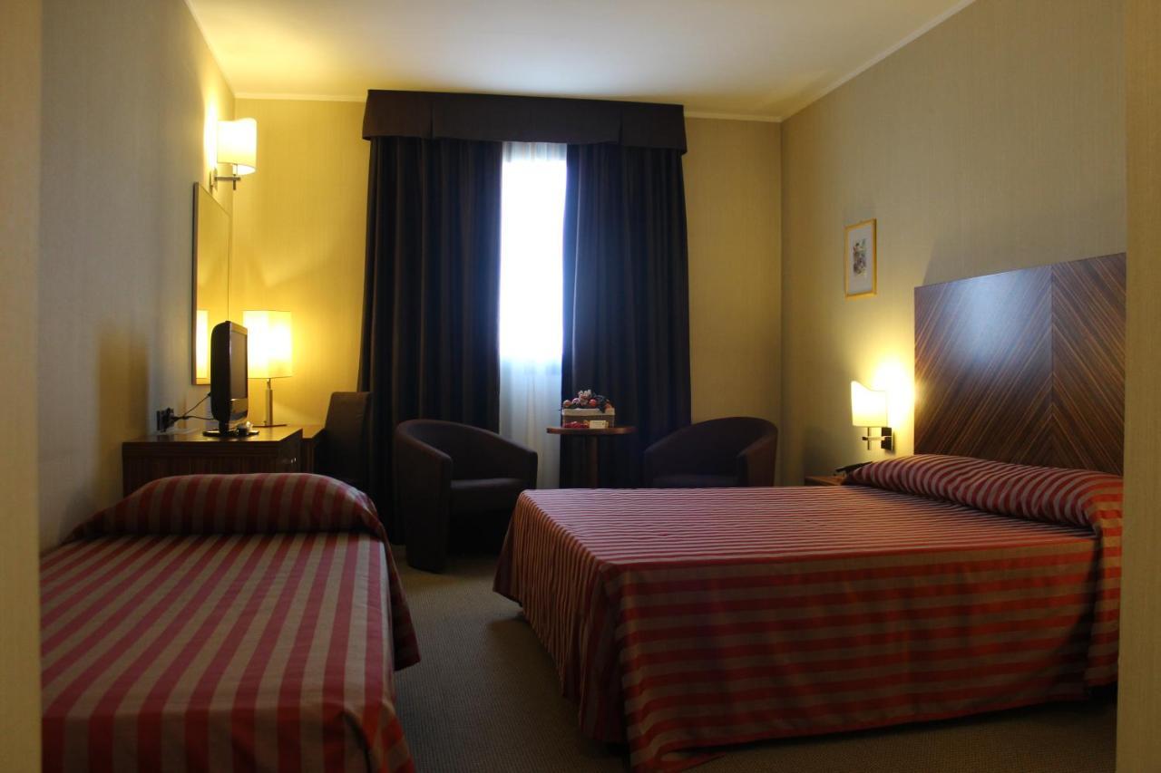 Mh Hotel Piacenza Fiera Zewnętrze zdjęcie