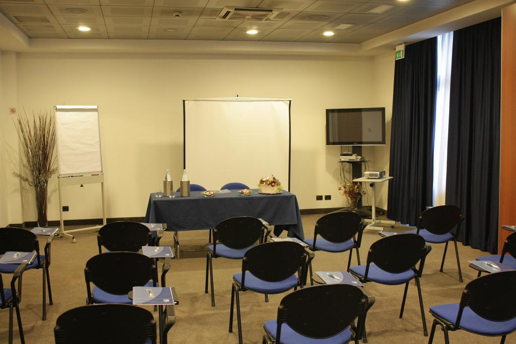 Mh Hotel Piacenza Fiera Zewnętrze zdjęcie